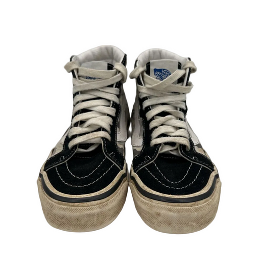 High Top Lace Up Sneakers / Camo