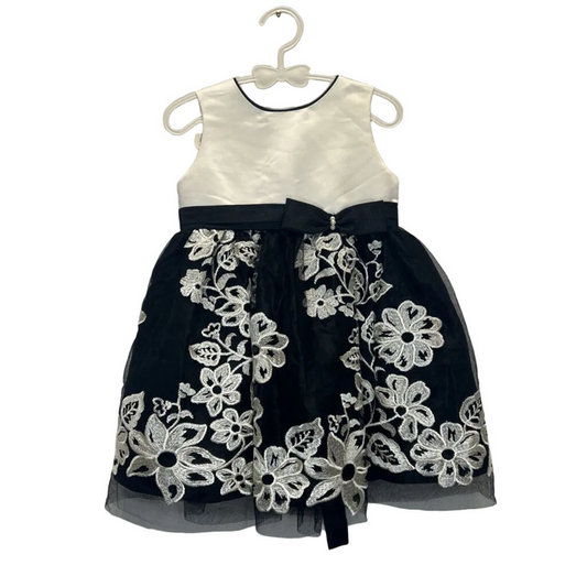 Sleeveless Tulle Dress/Embroidered Flowers